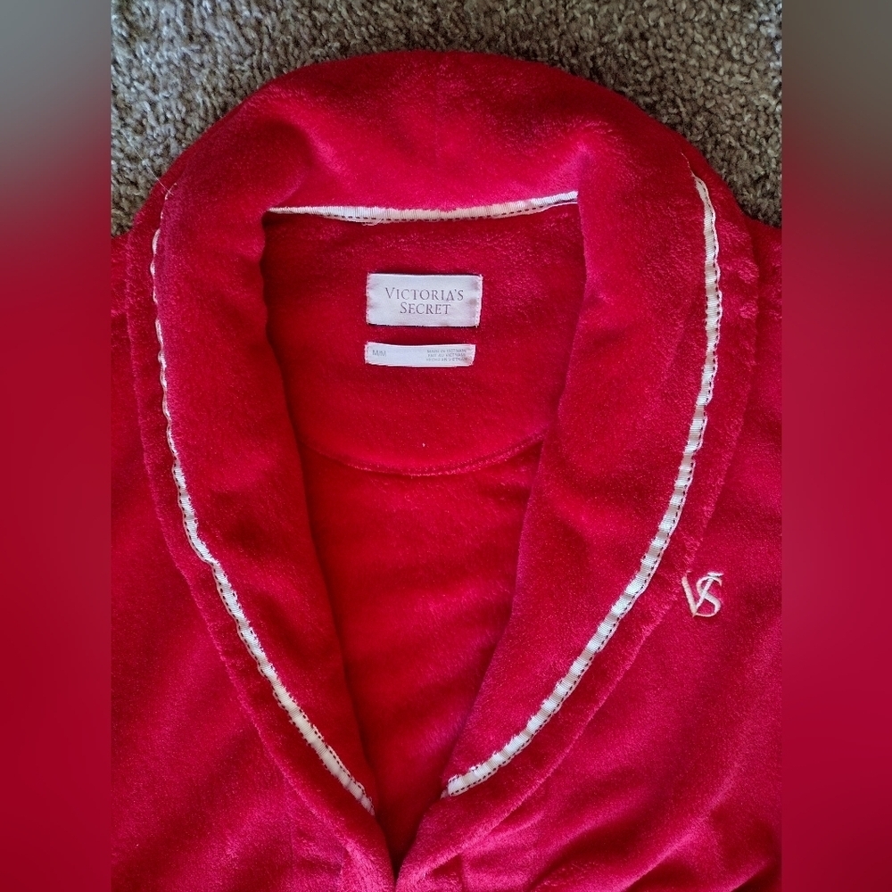 Victoria's Secret Plush Fuzzy Red Women's Robe - Picture 2 of 9